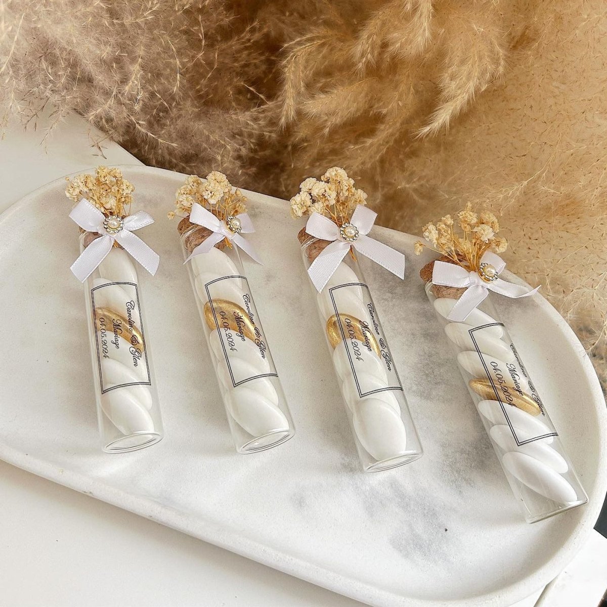 Tube Dragée Champagne personnalisé avec fleurs séchées, nœud en satin et perle dorée, cadeau invité mariage